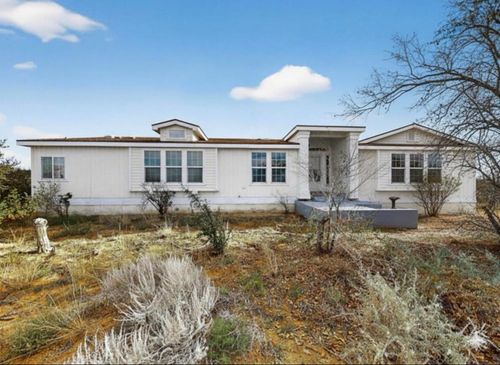 8 Clinger Ln, Los Lunas, NM, 87031-7225 | Card Image