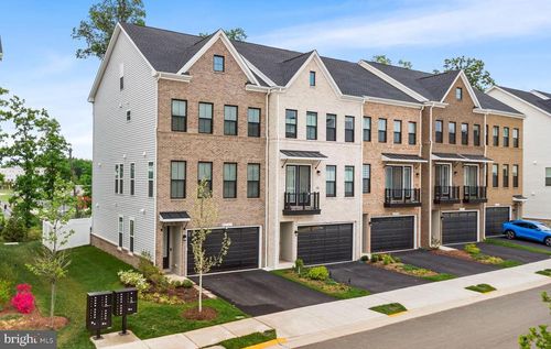 42161 Shining Star Sq, BRAMBLETON, VA, 20148-6477 | Card Image