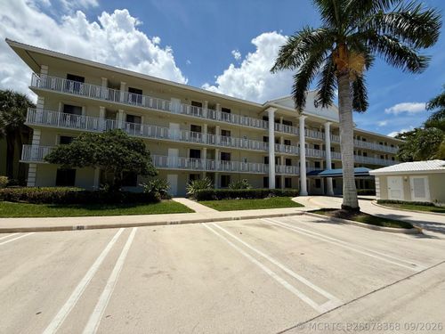 206-2621 Village Blvd, West Palm Beach, FL, 33409-6944 | Card Image