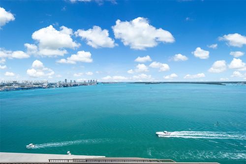 uph-03-520 Brickell Key Dr, Miami, FL, 33131-2660 | Card Image