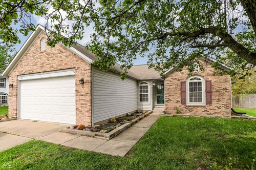 988 Canary Creek Dr, Franklin, IN, 46131-7410 | Card Image