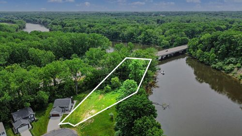 673 S Cygnet Lake Dr, Benton Harbor, MI, 49022-6116 | Card Image