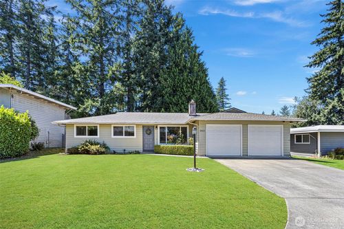 2015 168th Ave Ne, Bellevue, WA, 98008-2633 | Card Image