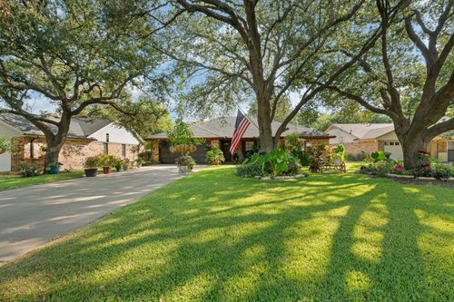 1105 Hemphill Ct, Cleburne, TX, 76033-6560 | Card Image