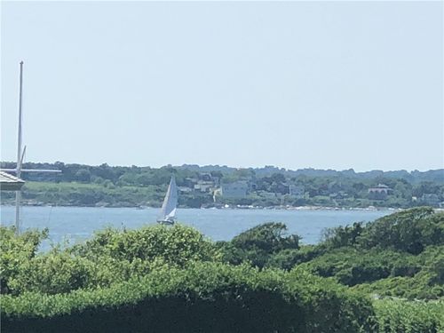 17 Chartier Cir, Newport, RI, 02840-3723 | Card Image