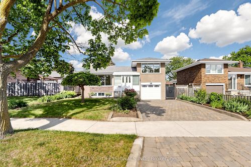 25 Carsbrooke Rd, Etobicoke, ON, M9C3C2 | Card Image