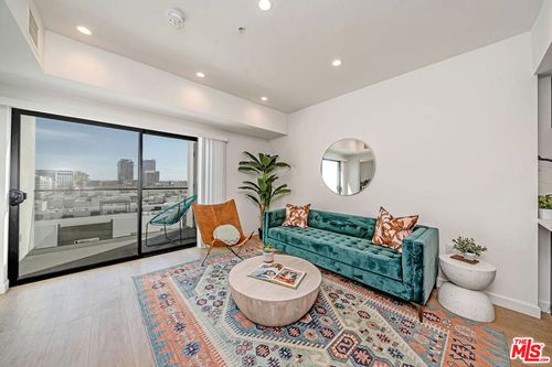 ph6-321 Oxford Avenue, Los Angeles, CA, 90020 | Card Image