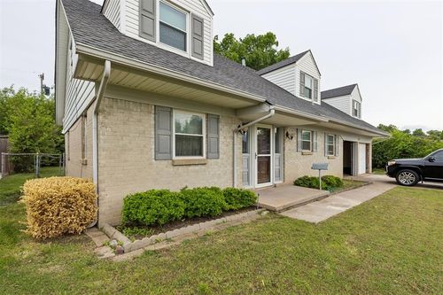 3112 Center St, The Village, OK, 73120-2404 | Card Image