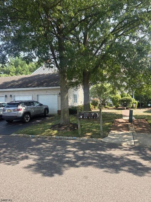 11 Chadwick Ln, Monroe Twp, NJ, 08831-4977 | Card Image