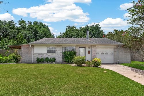 2811 Pheasant Creek Dr, Sugar Land, TX, 77498-1974 | Card Image