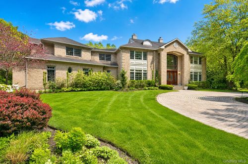 1 Springwood Path, Syosset, NY, 11791-1304 | Card Image