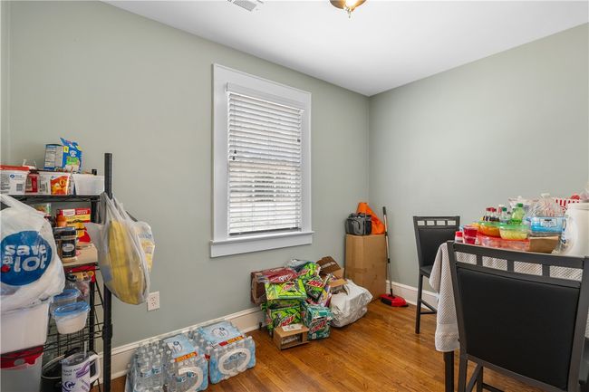 1 bedroom living area | Image 30