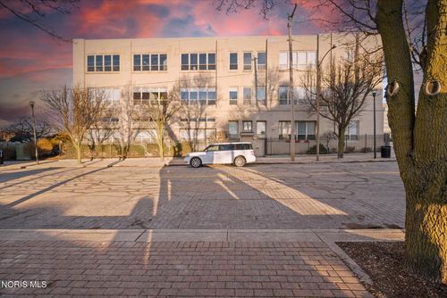 100 S Huron St, Toledo, OH, 43604-8782 | Card Image