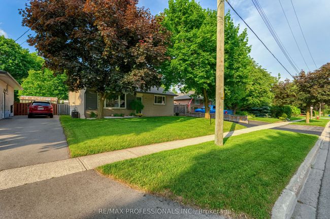 18 Weber Dr, House other with 3 bedrooms, 2 bathrooms and 3 parking in Georgetown ON | Image 5