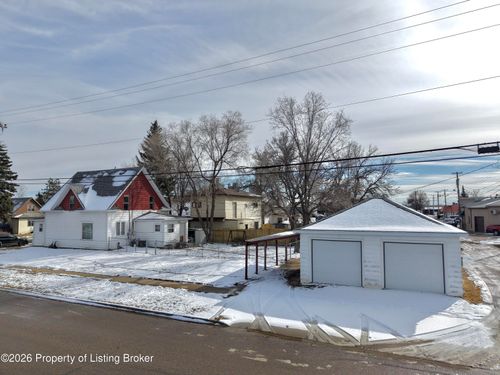 45 8th Ave W, Dickinson, ND, 58601-4816 | Card Image