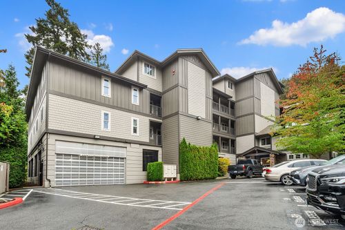 apt-408-18609 Se Newport Way, Issaquah, WA, 98027-9790 | Card Image