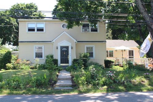 6 Howe St, Huntington Station, NY, 11746-2507 | Card Image