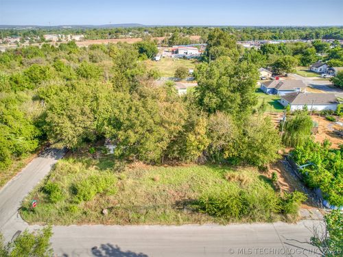 1327 N Rockford Ave, Tulsa, OK, 74106-5041 | Card Image