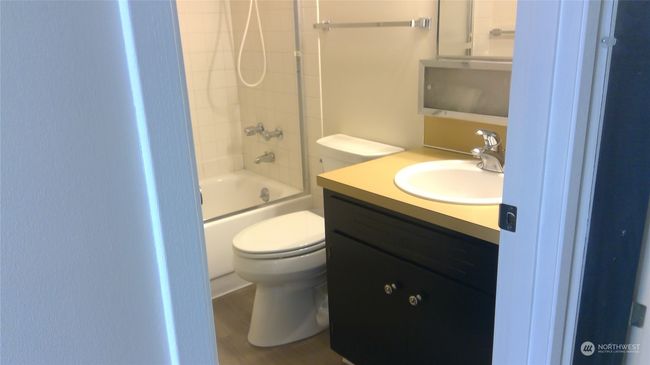 Full Bath | Image 11