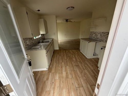 41 E Sheffield Ave, Pontiac, MI, 48340-1964 | Card Image