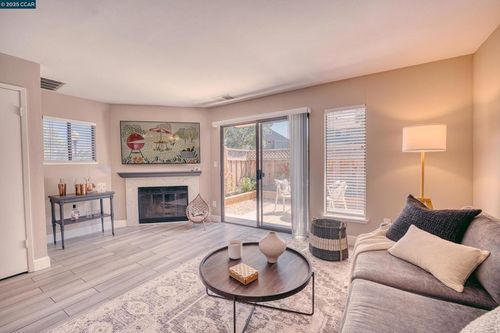 1821 Paseo Laguna Seco, Livermore, CA, 94551-1678 | Card Image