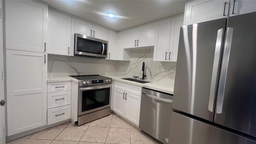 28-4000 N Hills Dr, Hollywood, FL, 33021-2462 | Card Image