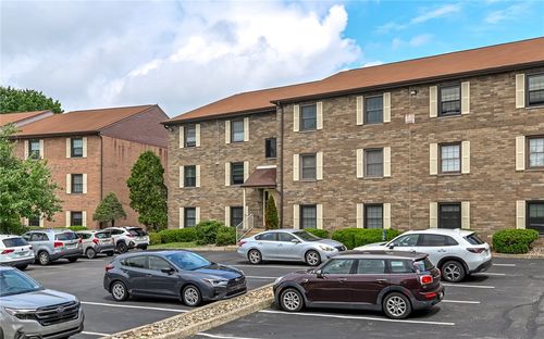 1568 Fairmont St, Wilkinsburg, PA, 15221-2689 | Card Image
