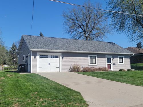 411 Bullis St, Kenyon, MN, 55946-1124 | Card Image