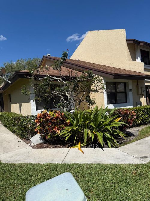 310 Sw 96th Ter, Pembroke Pines, FL, 33025-1077 | Card Image