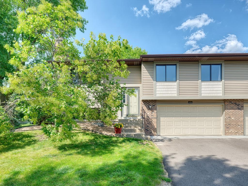 Kingsview Ln, Maple Grove, MN 55369