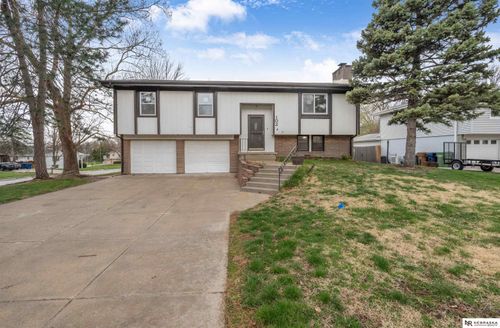 102 Hillcrest Ave, Bellevue, NE, 68005-4811 | Card Image