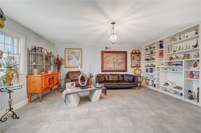 Sitting room with built in features | Image 32