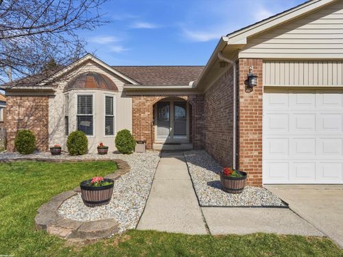 45784 Georgetown Dr, Macomb, MI, 48044-3835 | Card Image
