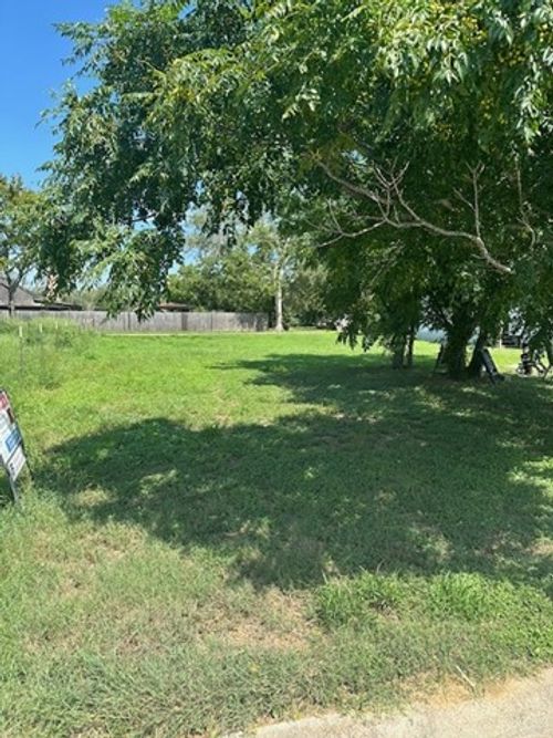 1505 School St, Gonzales, TX, 78629-3156 | Card Image