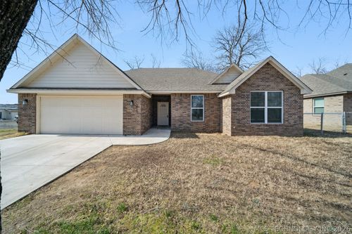 215 N Broadway Street, Skiatook, OK, 74070 | Card Image