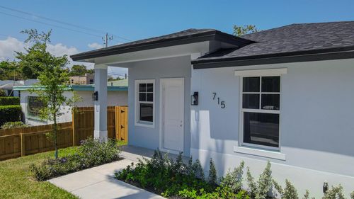 715 37th Street, West Palm Beach, FL, 33407 | Card Image