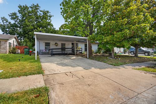 821 Milky Way, Garland, TX, 75040-5226 | Card Image