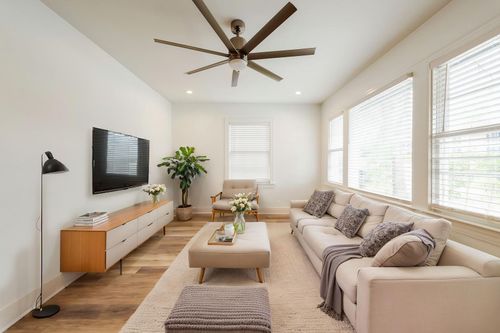 1021 E 45th St, Austin, TX, 78751-4136 | Card Image