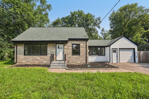 667 County Road C W, Roseville, MN, 55113-2137 | Card Image