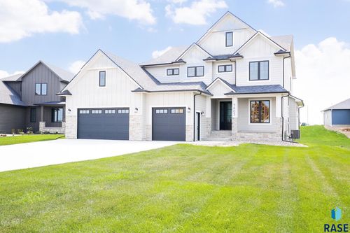 5605 E Canter Ridge Cir, Sioux Falls, SD, 57110-6854 | Card Image