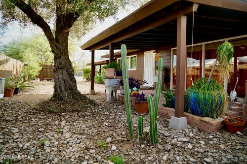 2046 E Silvosa Street, Tucson, AZ, 85713 | Card Image