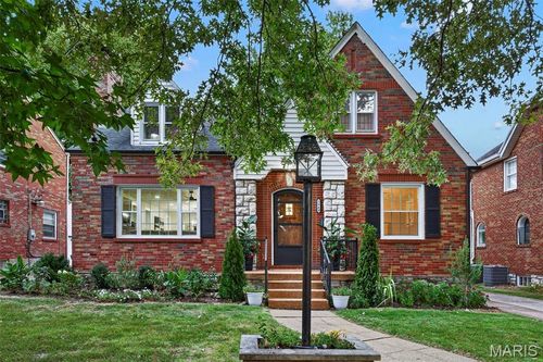 2940 Moniteau Dr, Saint Louis, MO, 63121-4519 | Card Image