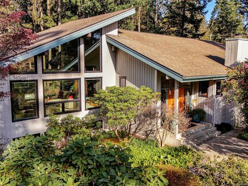 10720 Derrick Rd, North Saanich, BC, V8L5M8 | Card Image