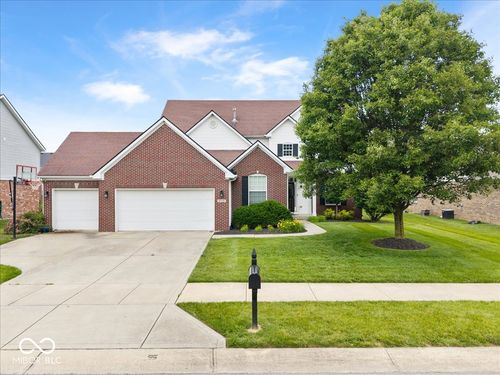 8702 N Autumnview Dr, Mccordsville, IN, 46055-6136 | Card Image