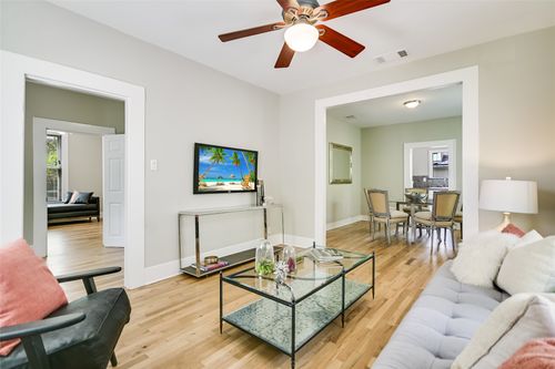 1-2014 Willow St, Austin, TX, 78702-4880 | Card Image
