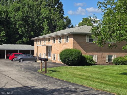 860 Mathews Rd, Youngstown, OH, 44512-3036 | Card Image