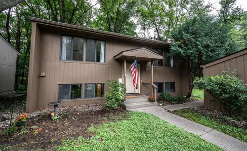 1800 Comstock Ln N, Plymouth, MN, 55447-2835 | Card Image