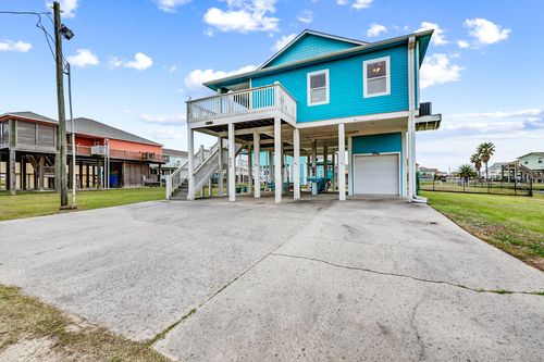 935 Clara St, Crystal Beach, TX, 77650-2861 | Card Image
