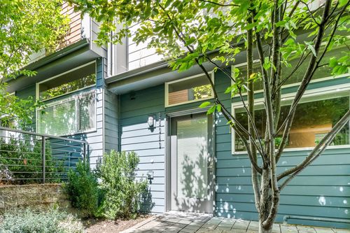 d-2605 22nd Ave W, Seattle, WA, 98199-2914 | Card Image