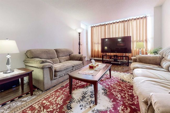 611 - 390 Dixon Rd, Condo with 3 bedrooms, 2 bathrooms and 1 parking in Etobicoke ON | Image 5